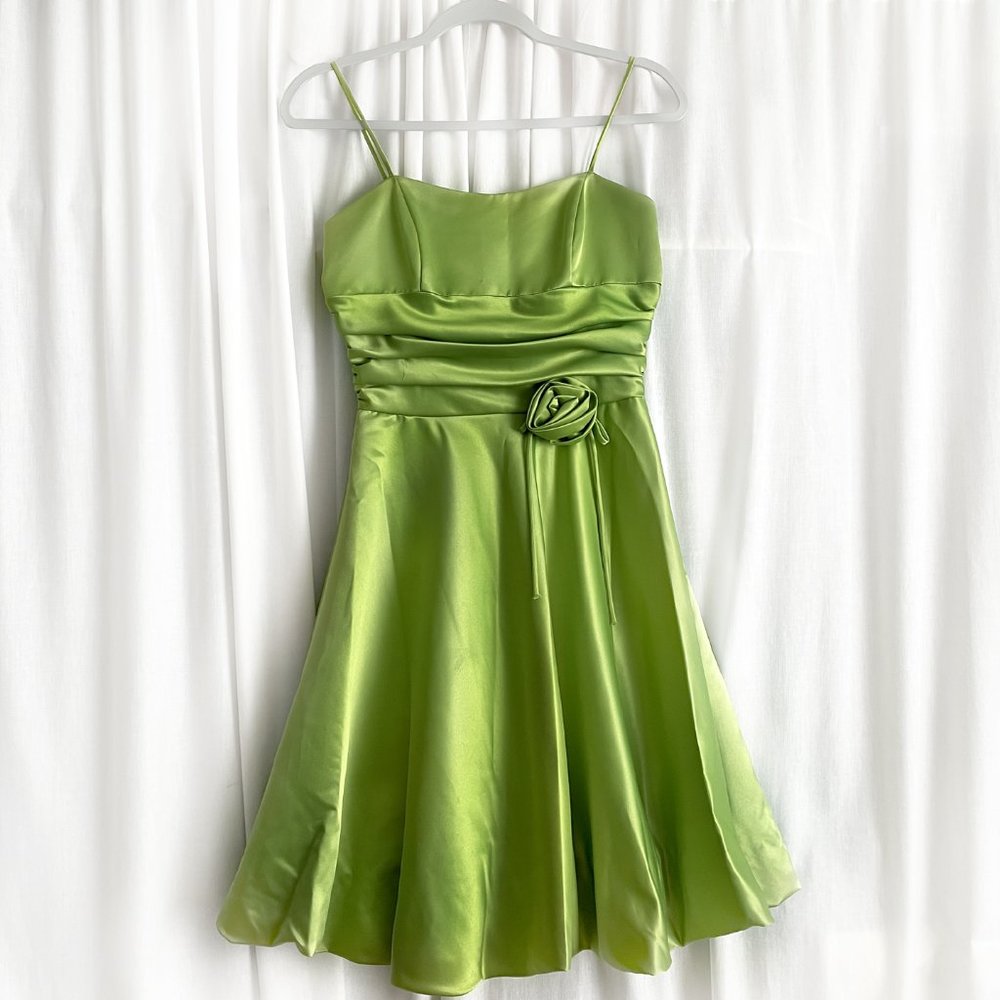 Light green dress, very nice. Flared. Below-knee. Size XS